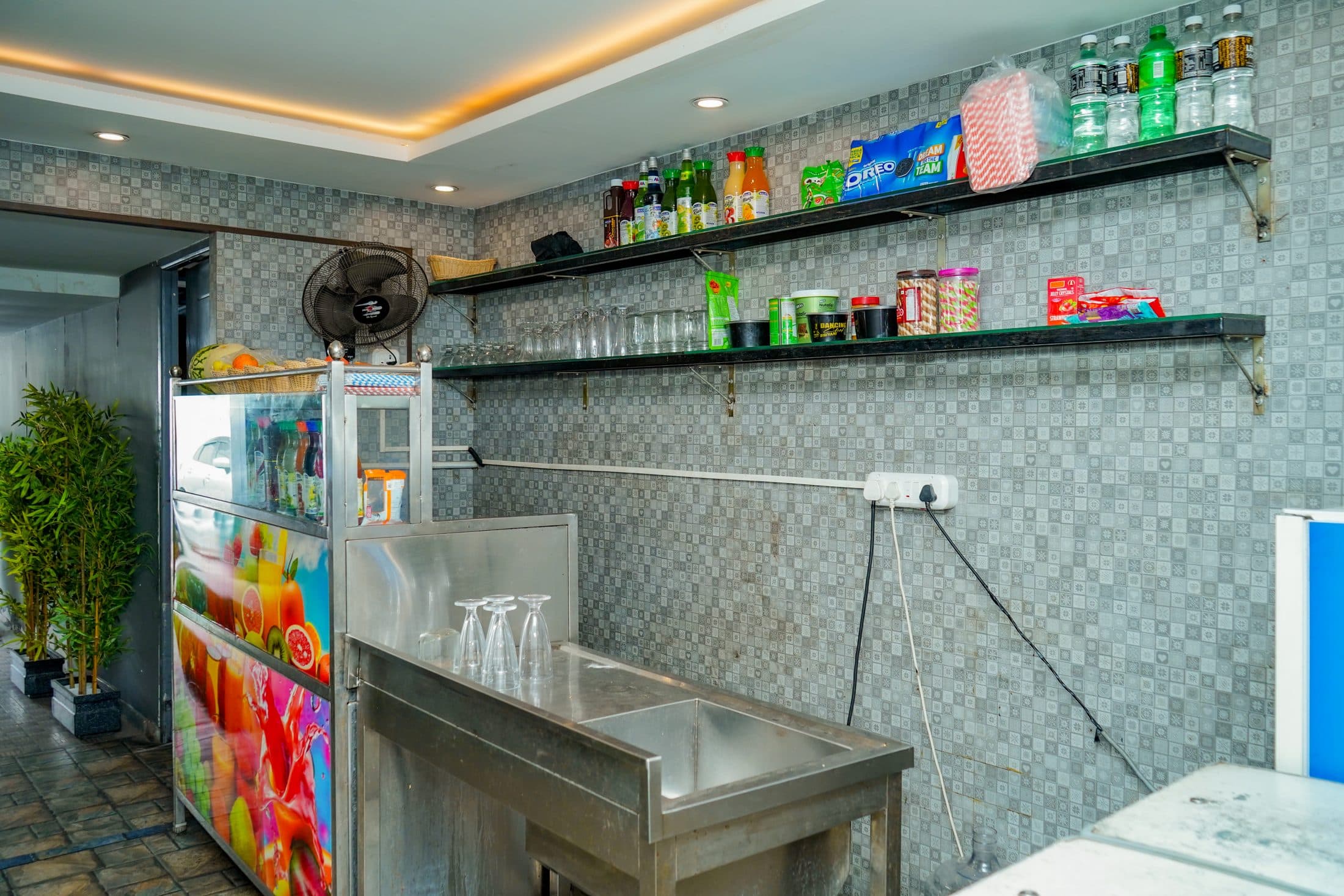 Inside the dining hall and lounge — Dancing Chef Biriyani, Coimbatore (7)